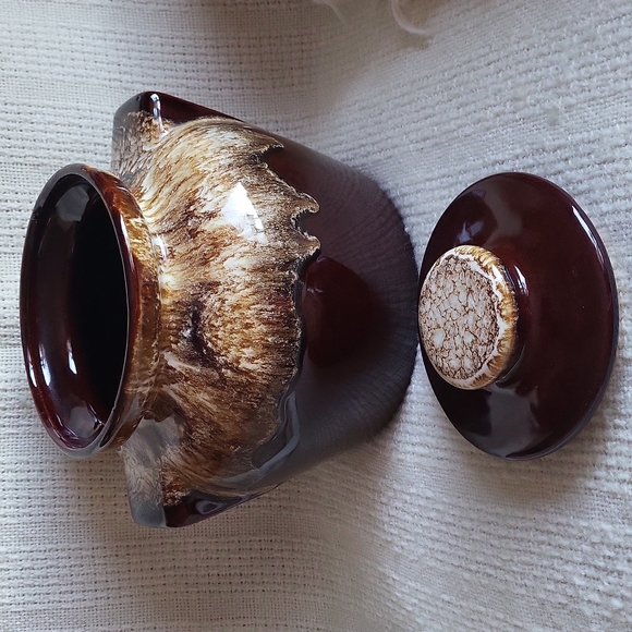 RARE Vintage Bean Pot with lid and two handles - Made in USA - Picture 2 of 7